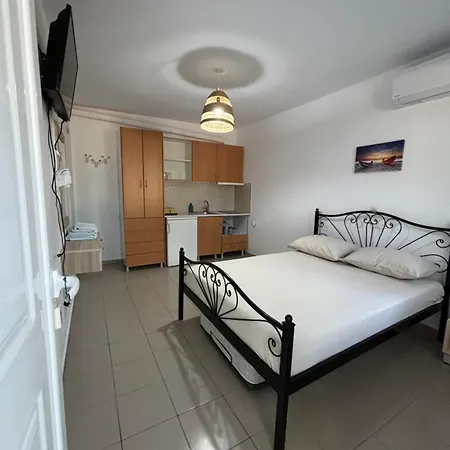 Cheap Bed and breakfast Himarë